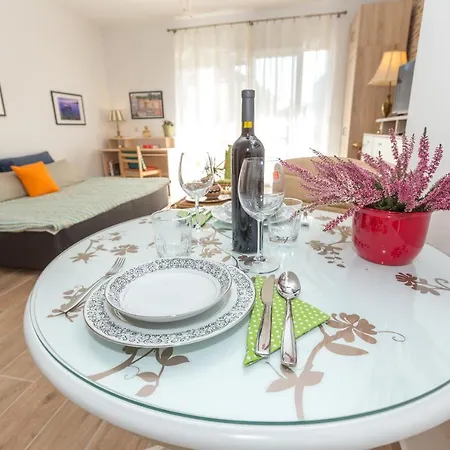 Emzi Apartman *