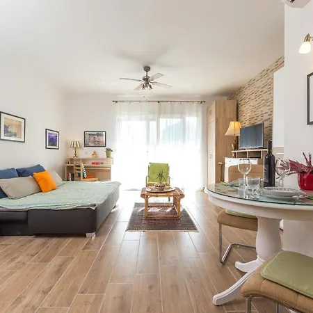 Apartman Emzi
