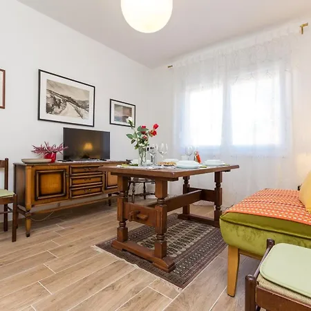 Apartman Emzi *