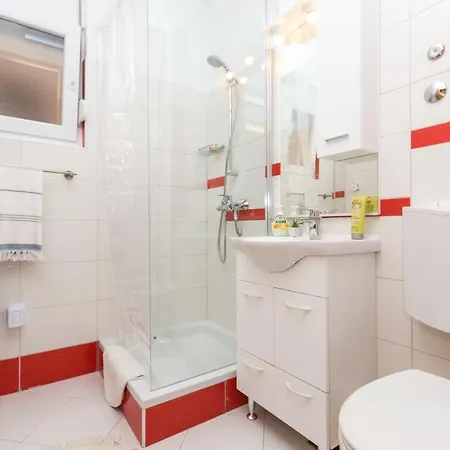 Apartman Emzi *