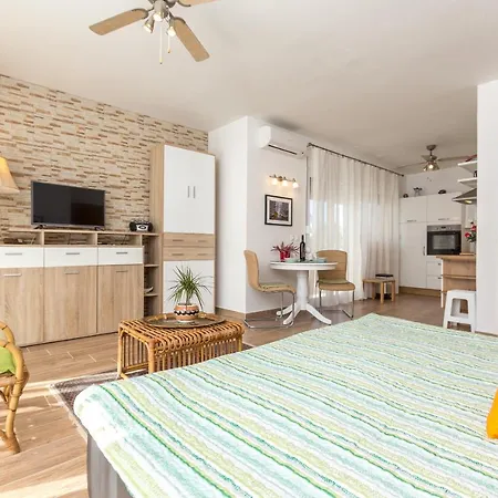 Apartman Emzi *