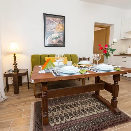 Emzi Apartman *