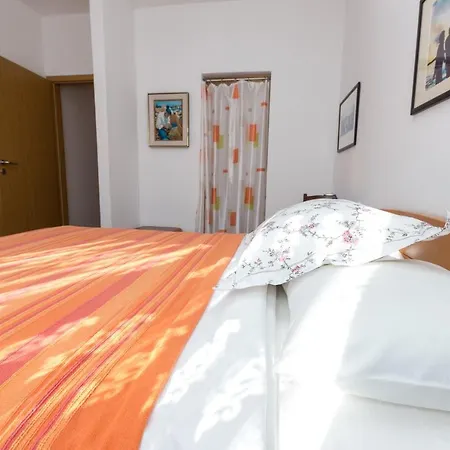 Emzi Apartman *