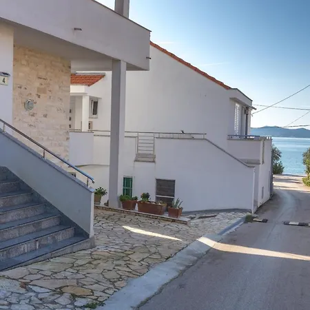 Apartman Emzi